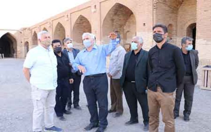 نماینده یونسکو از مادر کاروانسراهای ایران در قم دیدن کرد نماینده یونسکو از مادر کاروانسراهای ایران در قم دیدن کرد